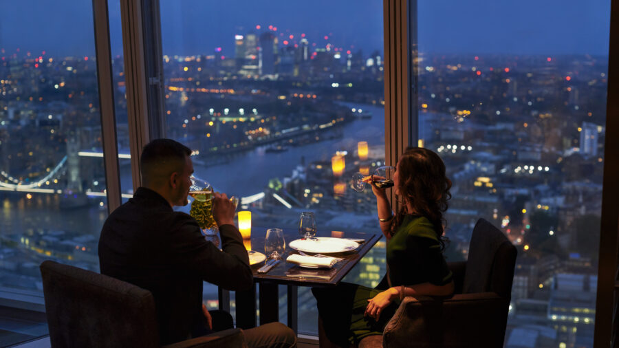 Shangri-La-Hotel-At-The-Shard-London-TING-Restaurant-By-Night-Romantic-Table